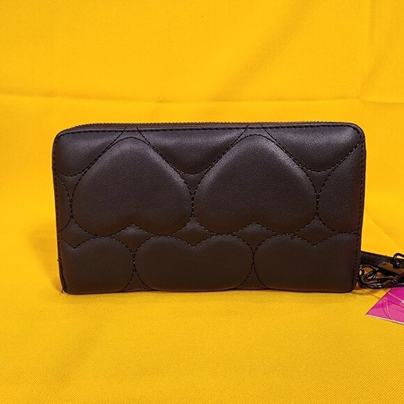 Betsey Johnson Black Quilted Heart Love Wallet Wristlet Zip Around NEW - Picture 4 of 12